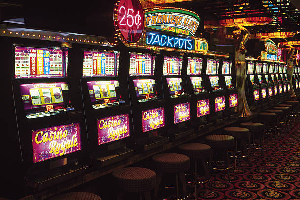 Our minobet Super Sic Bo live game interface with dice roll display